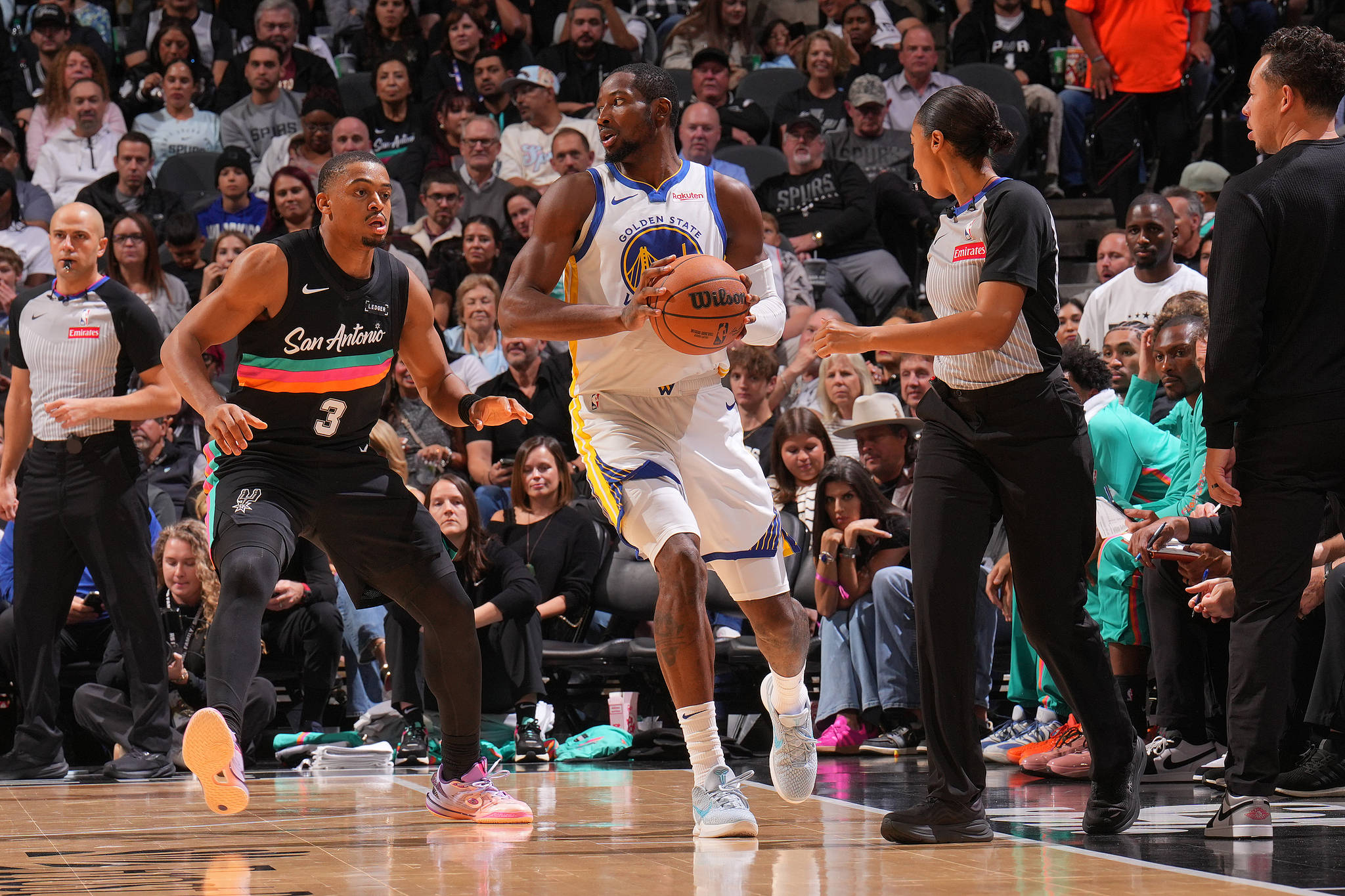 今晚突围战来临,金州勇士围绕欧冠篮板制胜,质疑声仍在,阵容厚度经受考验(金州勇士队主场) 今晚突围战来临,金州勇士围绕欧冠篮板制胜,质疑声仍在,阵容厚度经受考验(金州勇士队主场)